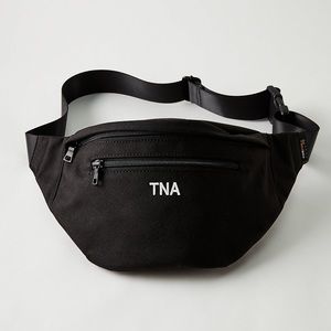 Aritzia TNA Anni Fanny Pack NWOT black